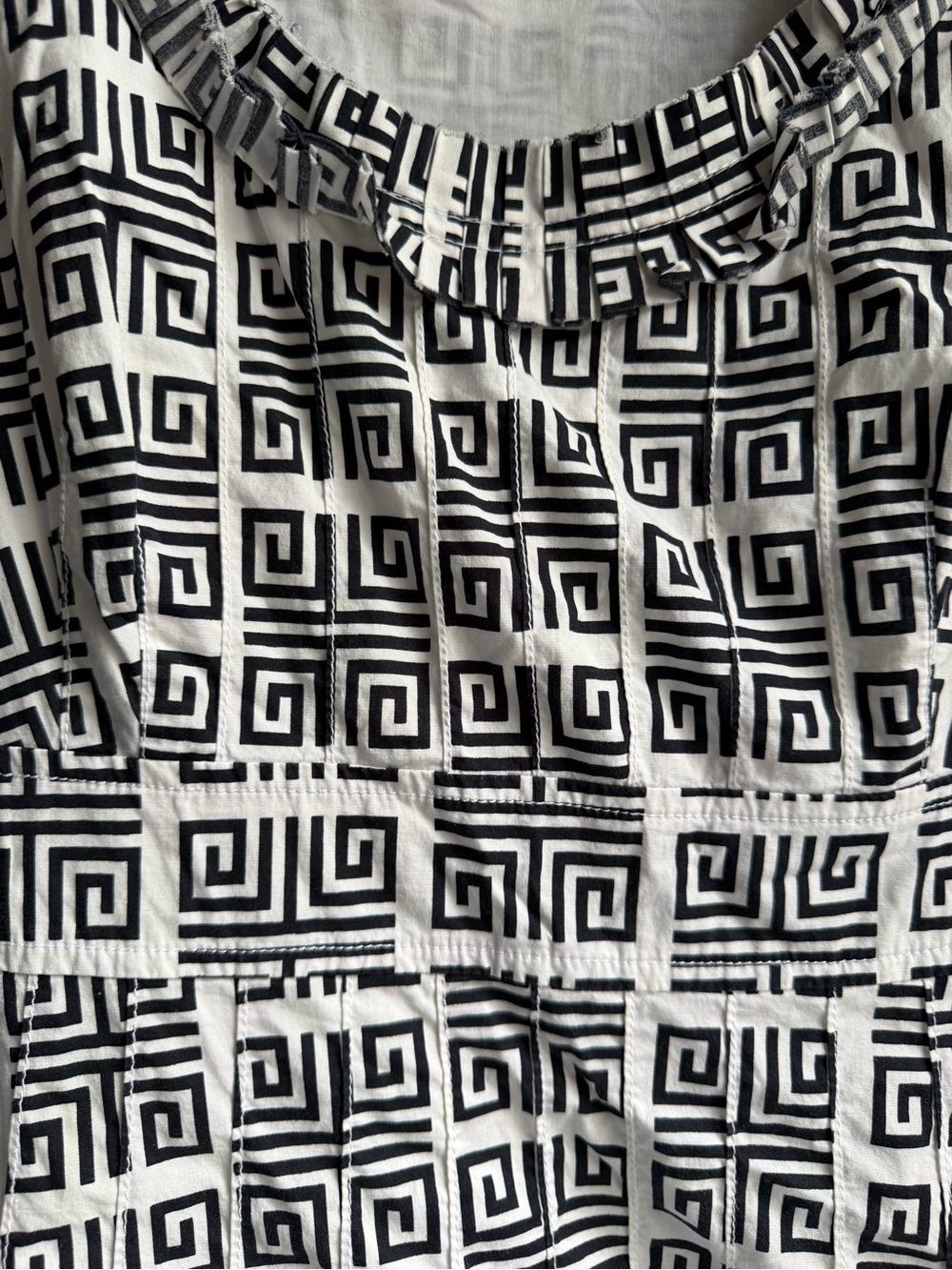 Tory Burch Geometric Ruffle Trim Dress | Size 4 | NYC Chic Meets Quiet Luxury - Picture 4 of 4